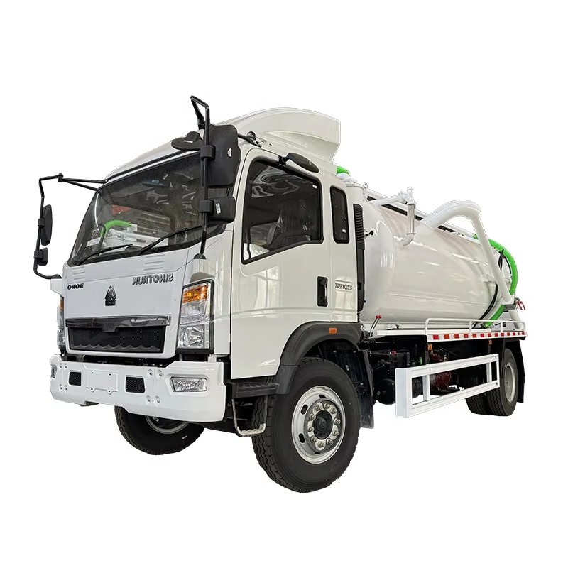 Sinotruk Howo 5000L Sewage Suction Truck 4x2 High Pressure Vacuum Sewage Suction Tanker Truck for Sa