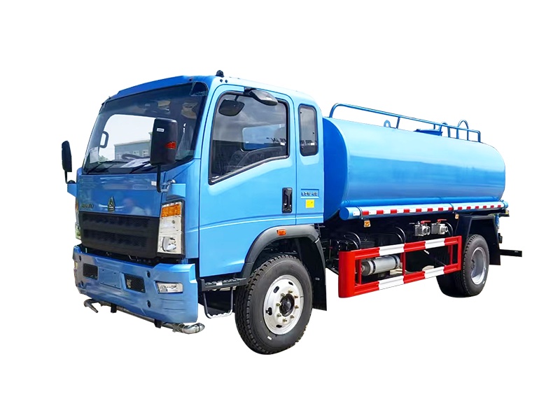 12 cubic meters right-hand drive sprinkler truck with Yuchai 140HP engine